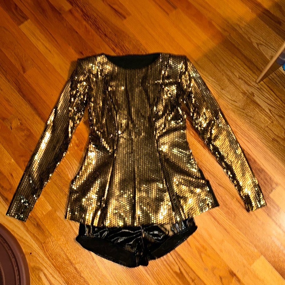 Adult medium | shinny gold long sleeve dance costume